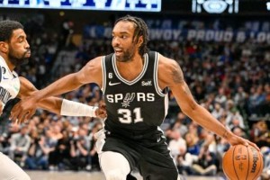 开云体育下载-【圆桌】太阳四巨头身边，最后一个首发属于谁？