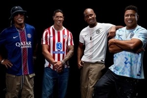 开云体育官网-传奇试穿！托雷斯、德罗巴、大罗、小罗上身新赛季球衣