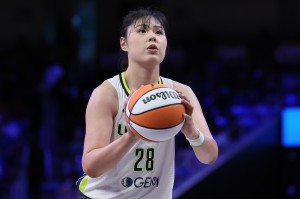 土媒曝李月汝新赛季将加盟土超豪门，助力球队冲三冠王