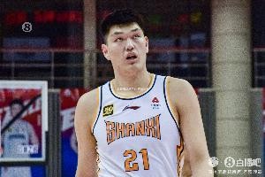不受影响！刘传兴半场4中4超高效拿下9分6板 还有三分命中