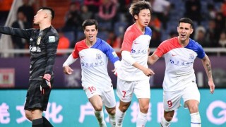 无解特谢拉两射一传 俄式申花三闷棍打懵泰山