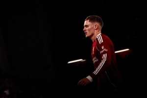 开云体育-英超初体验！维尔茨社媒晒照纪念利物浦主场英超首秀