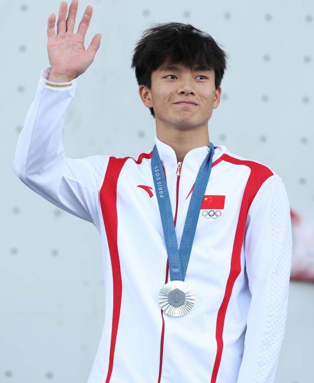 1723120308760092090.jpg 巴黎奥运会丨攀岩——男子速度赛:伍鹏获得银牌XxjpseC010716_20240808_MVPFN0A001.jpg