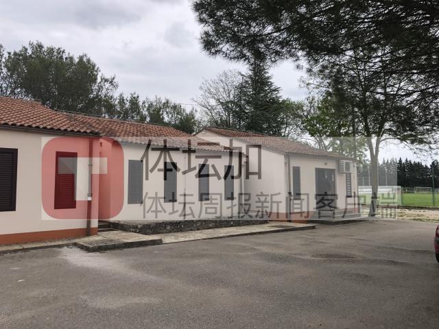 1683476484588018172.jpg 7-俱乐部的办公室以及主客队的更衣室外观.jpg