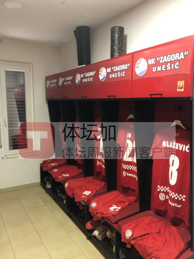 1683476560144050545.jpg 12-主队更衣室一景.jpg