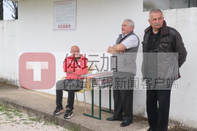 1683476664723079843.jpg 22-俱乐部工作人员专门在售票.jpg